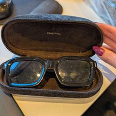 Okulary słoneczne, zgłoszono przez Inntel Hotels Utrecht Centre przy użyciu iLost