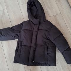 Zwarte winterjas، كما تم الإبلاغ عنه عبر iLost