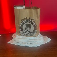 ハンドバッグ, バッグ & 紙袋 がiLostで Leonardo Hotel Amsterdam Rembrandtpark によって報告されました