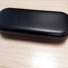 Pouzdro na brýle s brýlemi Zwart, jak nahlášeno Qbuzz Fryslân pomocí iLost