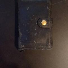 Porta-cartões & Carteira Busscher, como reportado por TivoliVredenburg utilizando o iLost