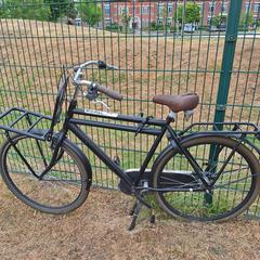 Fiets Popal zwart, zoals gemeld door Stad Peer met iLost