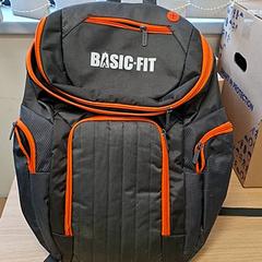Mochila grijs en oranje, basic-fit, ha sido reportado por Regio Antwerpen - Brussel con iLost