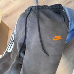 Vestiario training nike, come riportato da Centraal magazijn utilizzando iLost