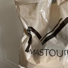 Plastic tas met nieuwe kleding, jak bylo nahlášeno na iLost