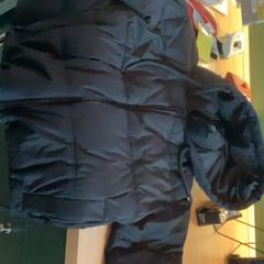 Casaco Black, como reportado por MEININGER Hotel Köln West utilizando o iLost