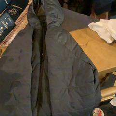 Chaqueta Zwart, ha sido reportado por Café Leentje con iLost