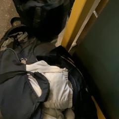 Sac, Veste & Robe, a été signalé par MEININGER Hotel Bremen Hauptbahnhof utilisant iLost