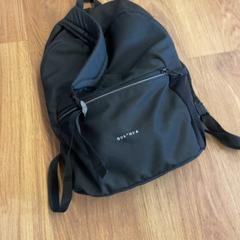 Hátizsák, amint azt GVB az iLost segítségével jelentette.