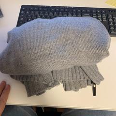 Sweater Grijs, as reported by Stad Peer using iLost