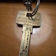 Sleutel met sleutelhanger, come riportato a iLost