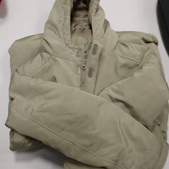 Kleding - jas - Nasia, a été signalé par Centraal magazijn utilisant iLost