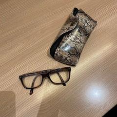 Brillenetui mit brille Brillenkoker met bril, gemeldet von Van der Valk Hotel Deventer über iLost