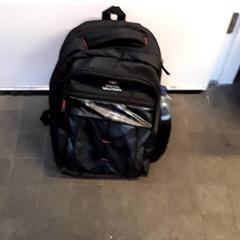 Mochila Zwart, como reportado por EBS Tramplein utilizando o iLost
