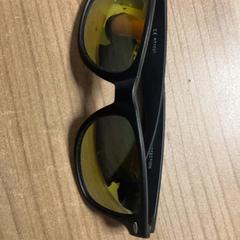 Gafas de sol, segundo informou Pathé Zwolle usando iLost
