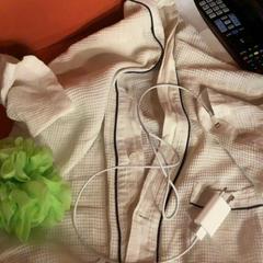 Hemd & Kabel, zoals gemeld door MEININGER Hotel Bordeaux Gare Saint-Jean met iLost