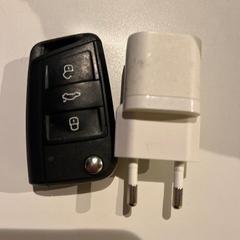 Adapter CAR KEY BLACK AND WITH CHARGER, zgłoszono przez Room Mate Bruno przy użyciu iLost