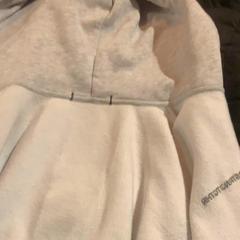 Veste Grijs, come riportato da Café Leentje utilizzando iLost