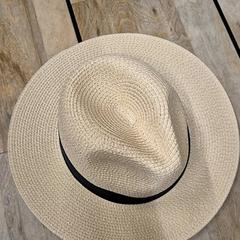 帽子 がiLostで IKEA Delft によって報告されました