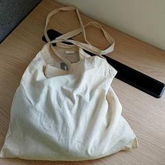 Táska - Schoudertas KU Leuven, amint azt Centraal magazijn az iLost segítségével jelentette.