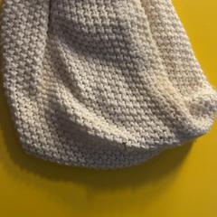 Scarf, zoals gemeld door MEININGER Hotel Dresden Zentrum met iLost