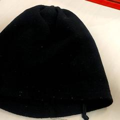 Roba - Muts zwart, segons ha informat Regio Oost-Vlaanderen mitjançant iLost