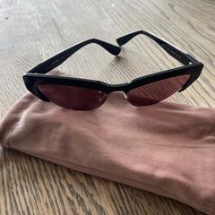 Zonnebril, amint azt az iLostnak jelentették.