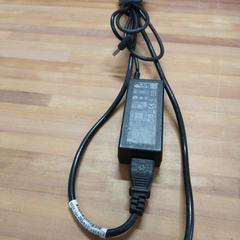 ノートパソコンの充電器 Lenovo がiLostで Bolognalaan 101 によって報告されました