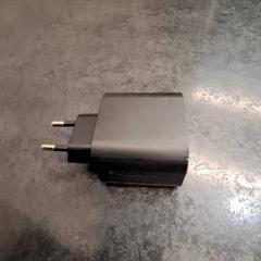 Cargador usb Nintendo, segundo informou Rotterdam The Hague Airport usando iLost
