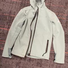 Chaqueta, ha sido reportado por Connexxion Amstelland-Meerlanden Amstelveen con iLost