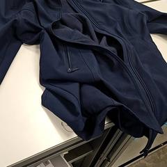 Chaqueta Blauw, ladies fashion, ha sido reportado por Vrije Universiteit Amsterdam con iLost