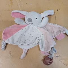 Ölelős pofon, amint azt IKEA Reims Thillois az iLost segítségével jelentette.