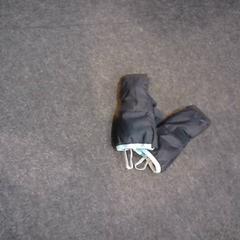 Guanti, come riportato da SnowWorld Landgraaf utilizzando iLost