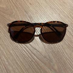 Okulary słoneczne, zgłoszono przez Van der Valk Hotel Eindhoven - Best przy użyciu iLost