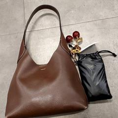 バッグ - Handtas bruin がiLostで Regio Oost-Vlaanderen によって報告されました