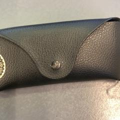 Bag & Sunglasses, as reported by Eindhoven Airport using iLost