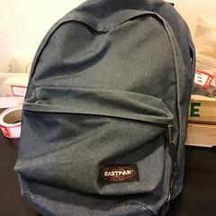 Hátizsák, amint azt Qbuzz U-OV az iLost segítségével jelentette.