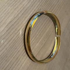 Armband, rapporterat av Pathé Arnhem med iLost