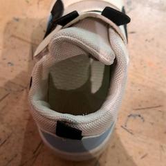 Chaussure Wit, a été signalé par IKEA Wilrijk utilisant iLost