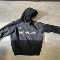 セーター Hoodie zwart がiLostで Connexxion Noord Holland Noord Alkmaar によって報告されました