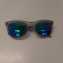 Zonnebril grijs montuur, blauwe spiegelglazen がiLostで Avonturenpark Hellendoorn によって報告されました