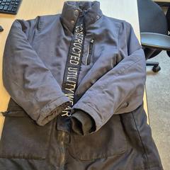 ジャケット grijs がiLostで Connexxion Zeeland によって報告されました