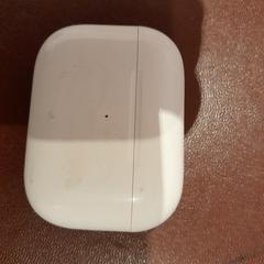 Custodia per airpods blanc, come riportato da TCL utilizzando iLost