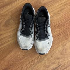 Zapato, segundo informou Het Amsterdamse Winterparadijs usando iLost