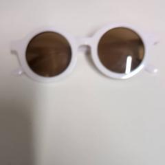 Gafas de sol Wit, segundo informou IKEA Utrecht usando iLost
