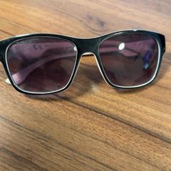 Slnečné okuliare, ako bolo nahlásené Pathé Zaandam pomocou iLost