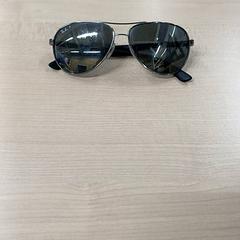 Glasögon rayban, rapporterat av IKEA Orléans - Ardon med iLost