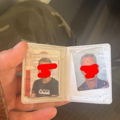 Kleine folder met fotos (ik denk van vader)، كما تم الإبلاغ عنه عبر iLost