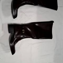 Zapato, segundo informou Grand Hotel Amrâth Amsterdam usando iLost