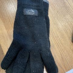 Eskularruak, gisa salatu by Designer Outlet Roosendaal iLost erabiliz